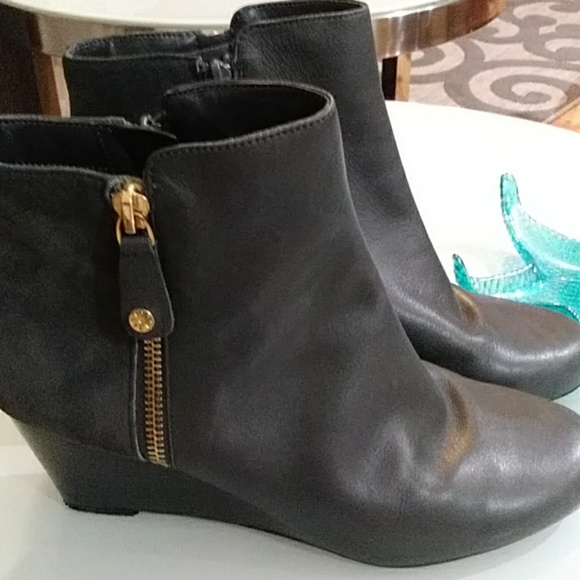 Isaac Mizrah Wedge Ankle Boot - Picture 1 of 4